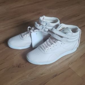 Reebok Classic pale pink high top sneakers size 7